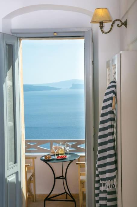 Pano Meria Venetian Style I Oia (Santorini)